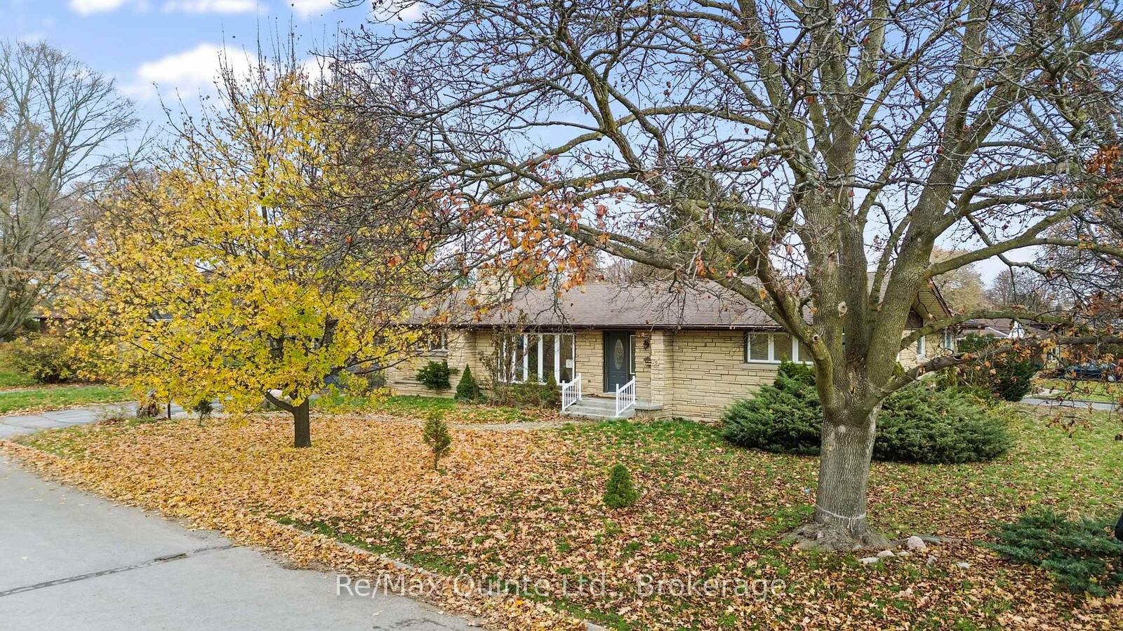 Property Photo:  5 Stanley Park Drive  ON K8N 4N1 