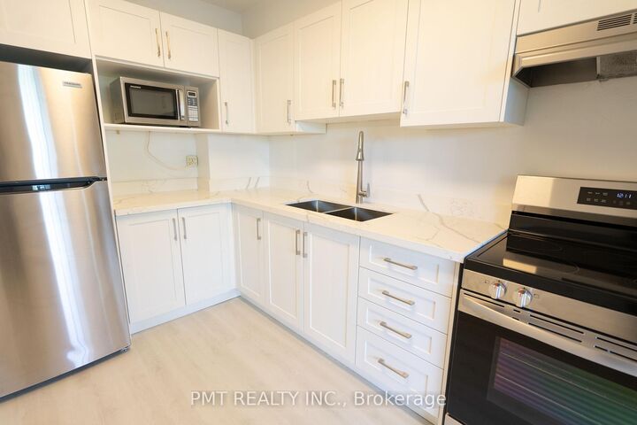 Property Photo:  1455 Lawrence Avenue W 305  ON M6L 1B1 