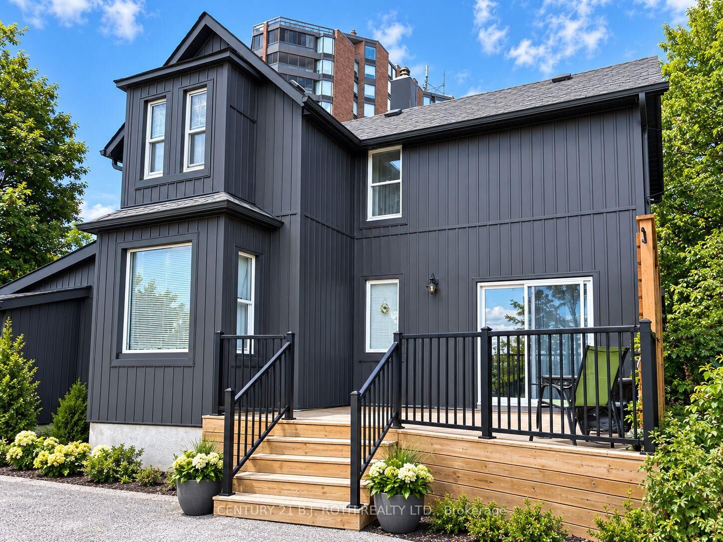 Property Photo:  253 Dunlop Street E  ON L4M 1B6 