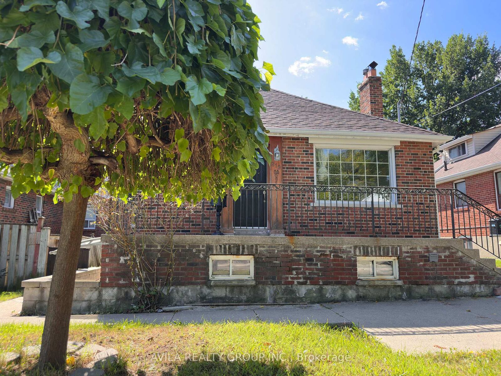 Property Photo:  219 Church Street Upper  ON M5B 1Y7 