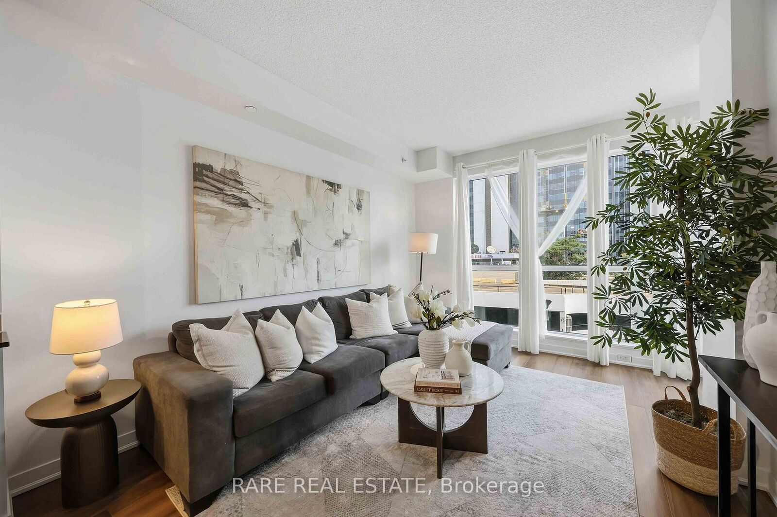 Property Photo:  60 Berwick Avenue 518  ON M5P 0A3 