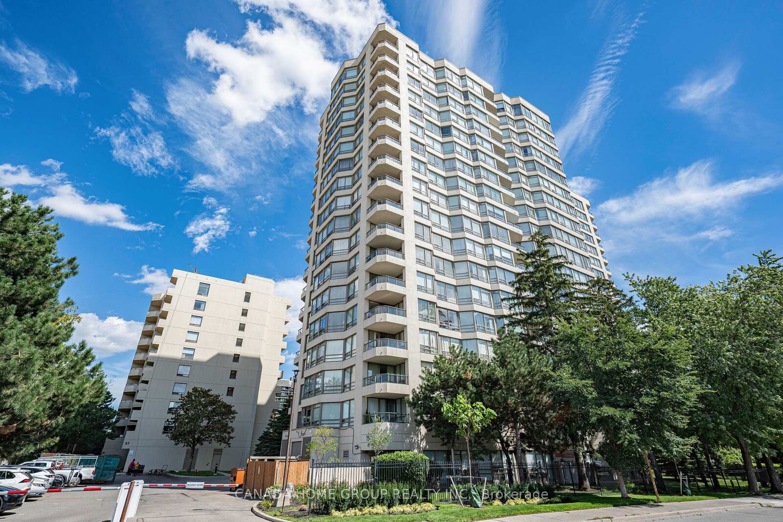 Property Photo:  75 King Street E 1608  ON L5A 4G5 