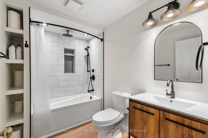 Property Photo:  43 Raglan Street E 2  ON N7A 1G6 