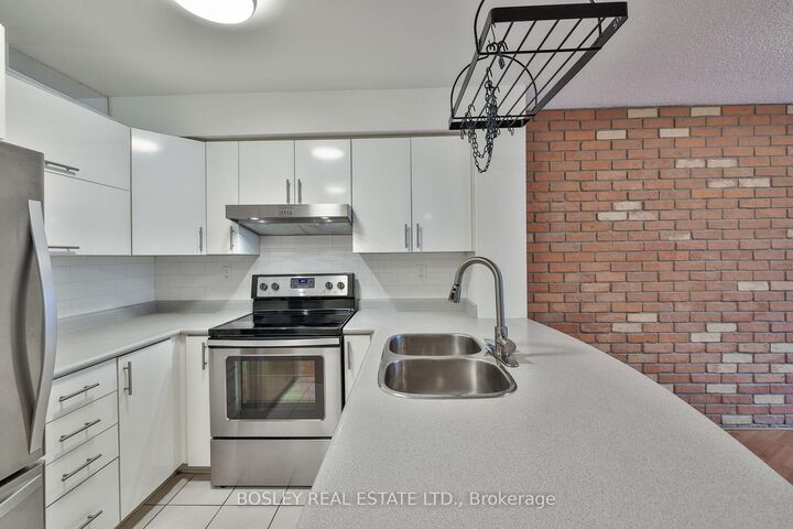 Property Photo:  109 Front Street E 914  ON M5A 4P7 