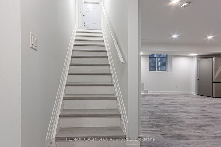Property Photo:  5446 Tasha Drive Lower  ON L5M 6N5 