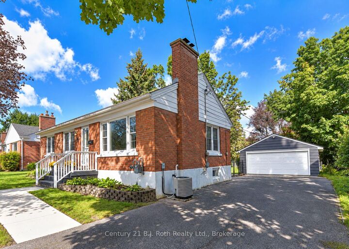 Property Photo:  28 Borland Street W  ON L3V 3R5 