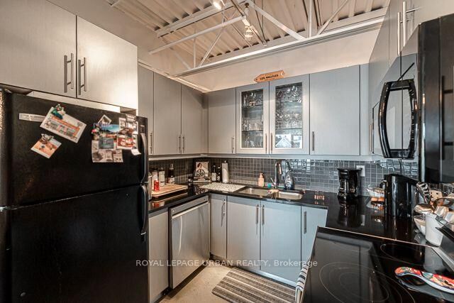 Property Photo:  483 Queen Street 4C  ON M5V 2A9 