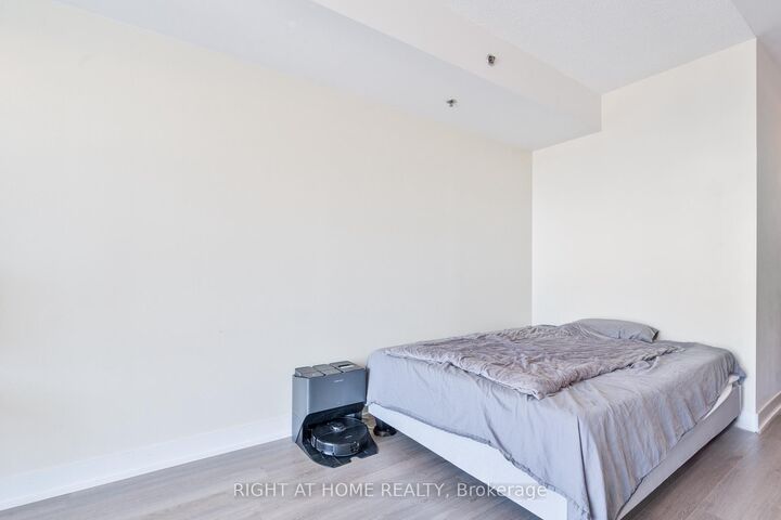 Property Photo:  318 Richmond Street W 3509  ON M5V 0B4 