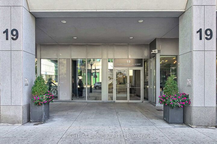 Property Photo:  19 Grand Trunk Crescent 712  ON M5J 3A3 