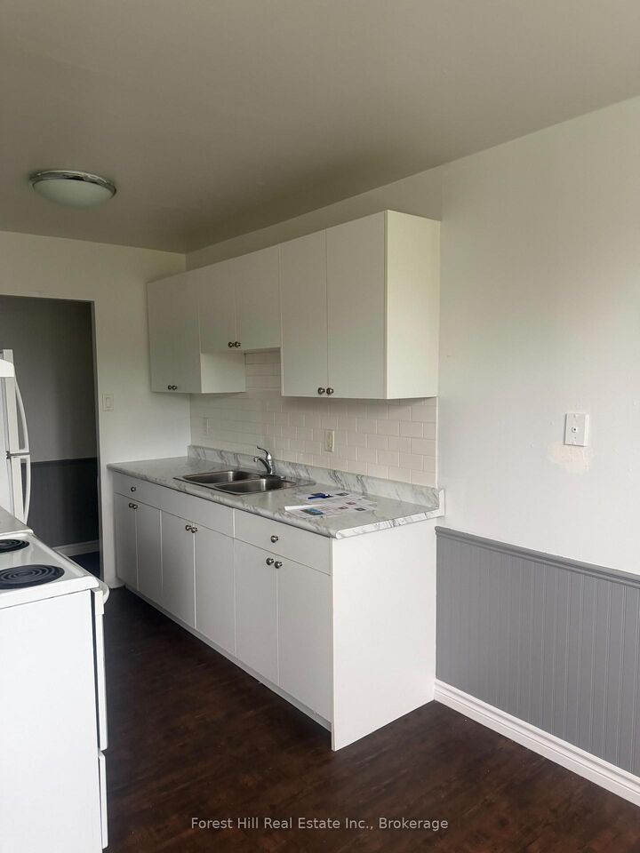 Property Photo:  176 Eighth Street 201  ON L9Y 2C8 