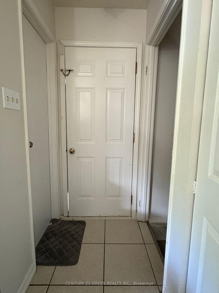 Property Photo:  32 Elvira Crescent Bsmt  ON N6E 2P4 
