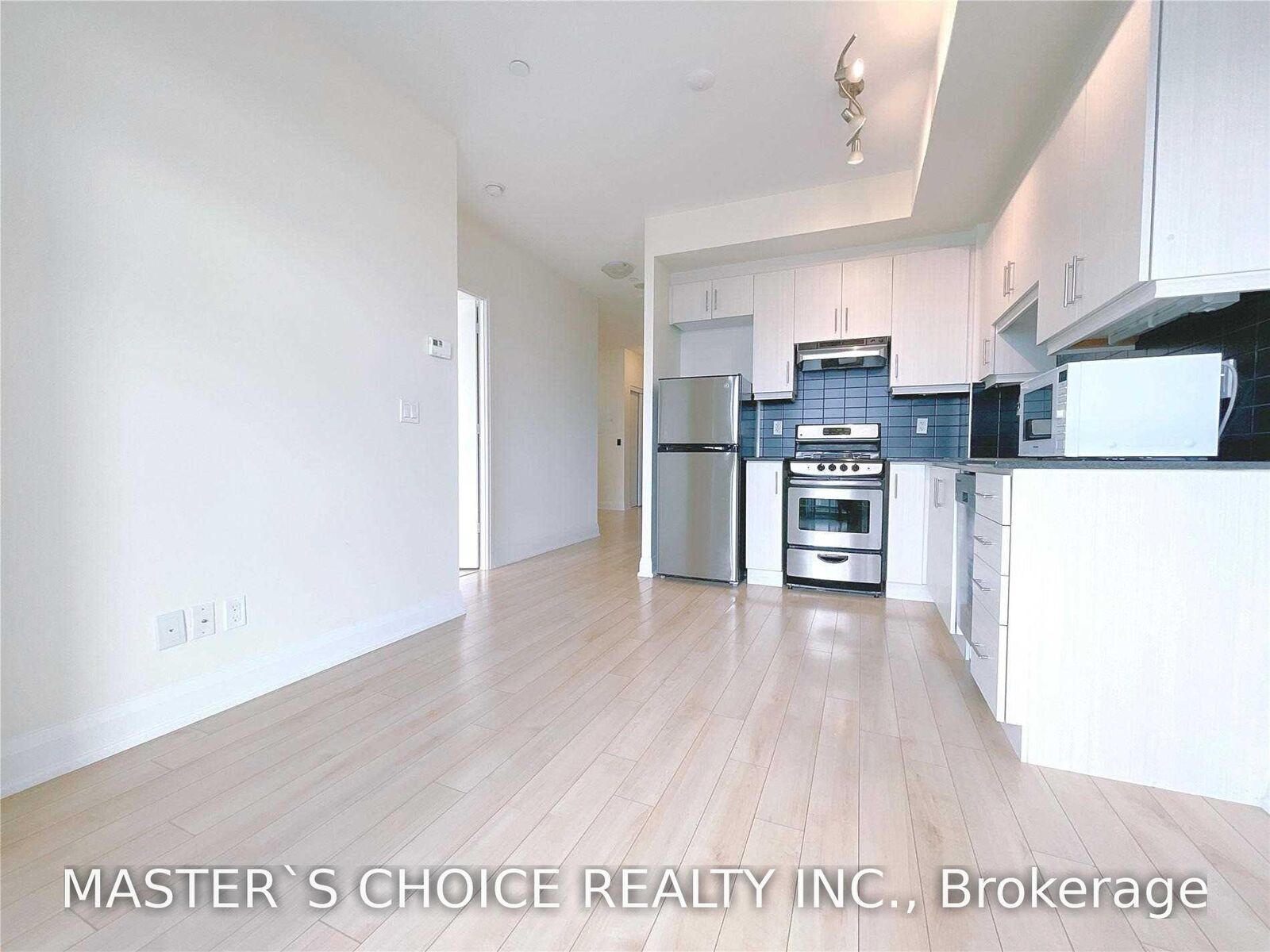 Property Photo:  68 Canterbury Place 1607  ON M2N 0H8 