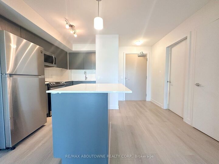 Property Photo:  3385 Dundas Street W 311  ON M6S 2S2 