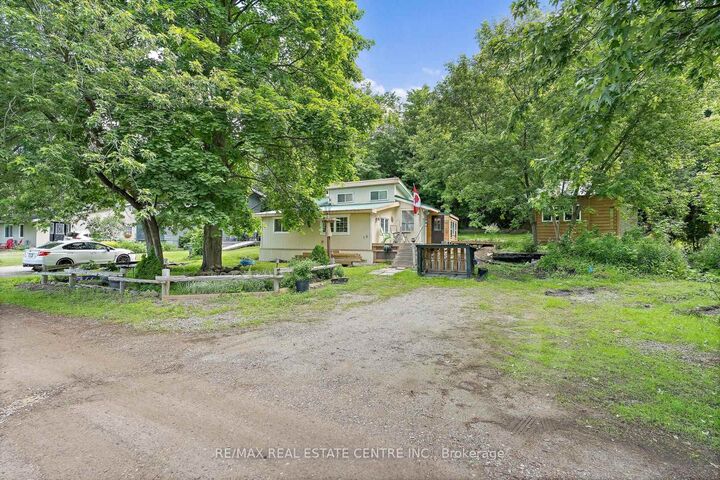 Property Photo:  19 Old Pavillion Road  ON L7C 3J8 