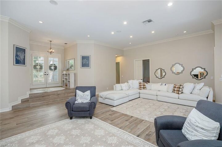 Property Photo:  8137 Ronda Ct  FL 34109 
