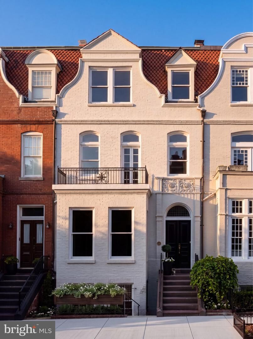 Property Photo:  2017 Hillyer Place NW  DC 20009 