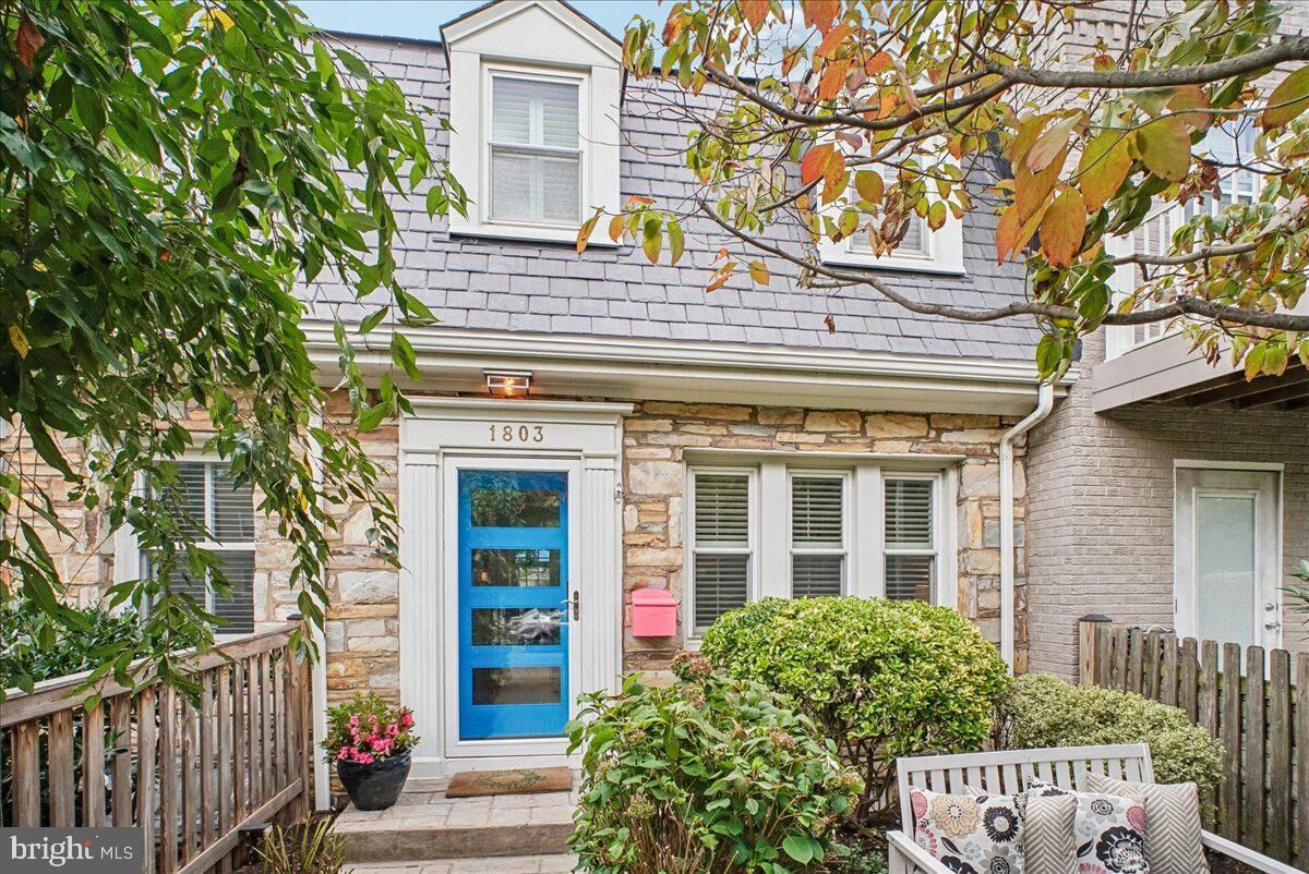 Property Photo: 1803 Leslie Avenue VA 22301