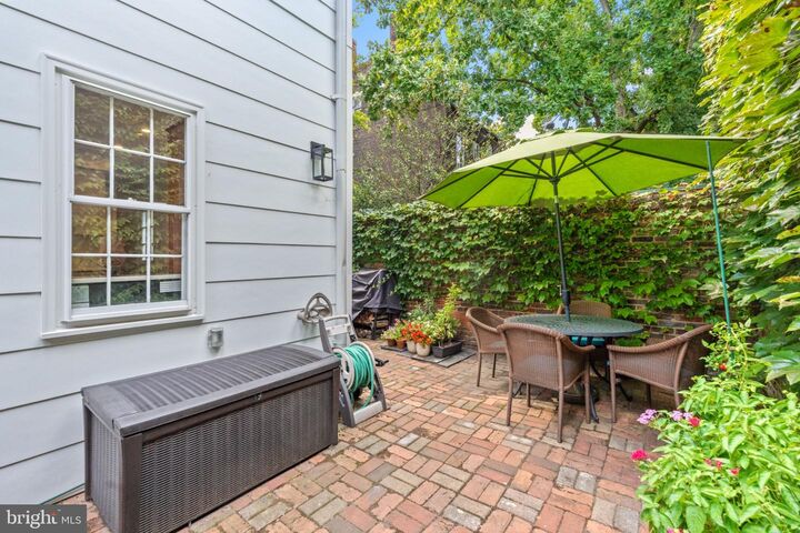 Property Photo:  207 Cameron Street  VA 22314 