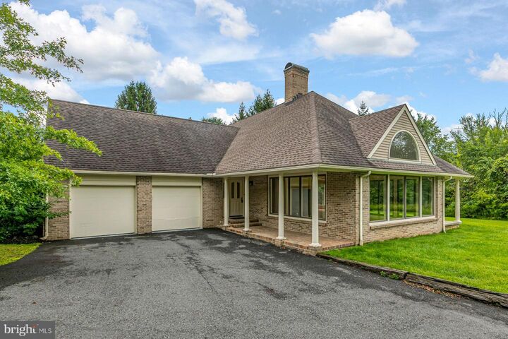 Property Photo: 9 Kimberly Court NJ 08540