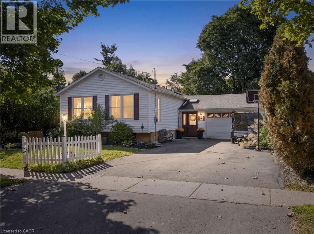Property Photo: 32 Chelvin Drive ON L7G 4P9