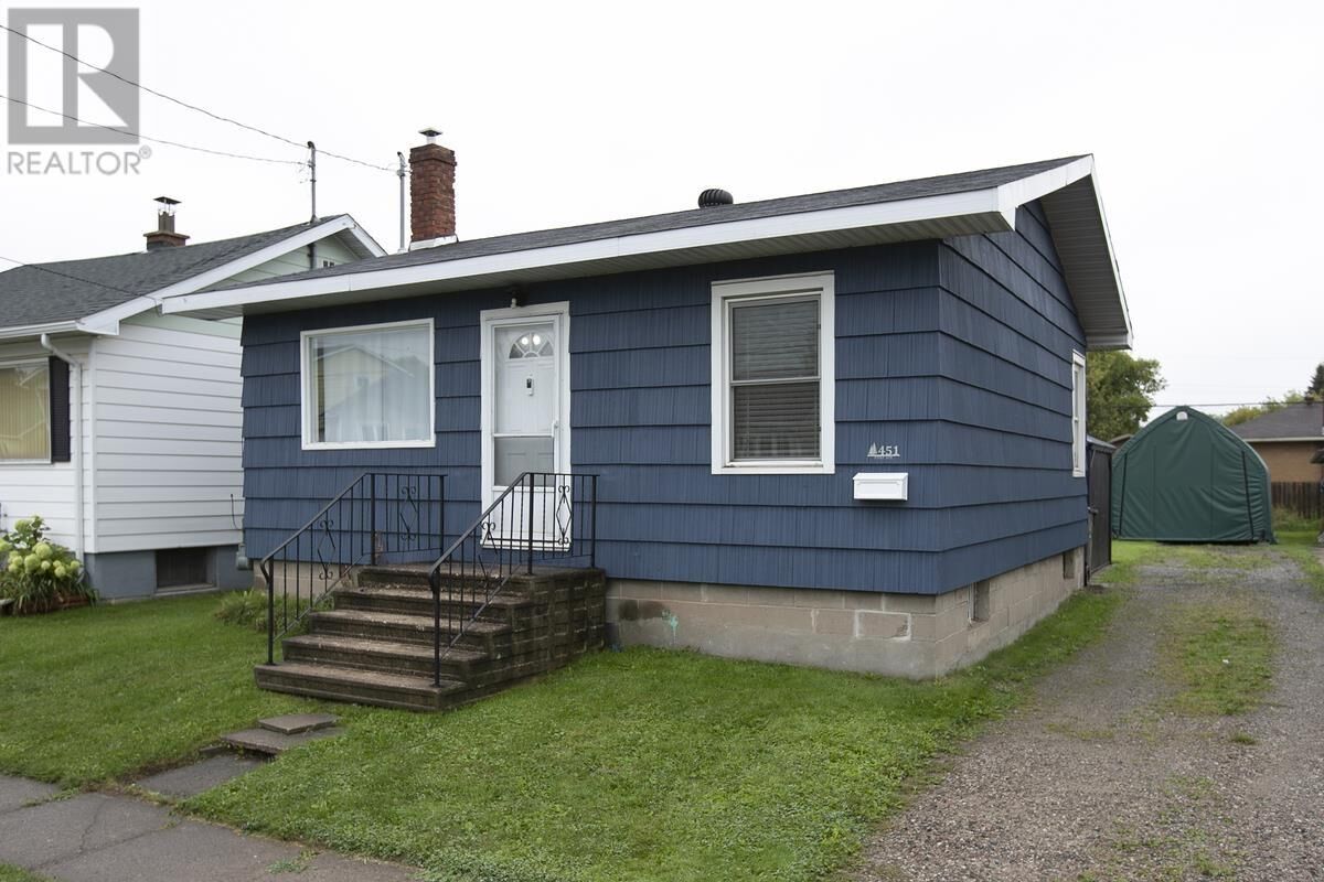 Property Photo:  451 First Ave  ON P6C 4N9 