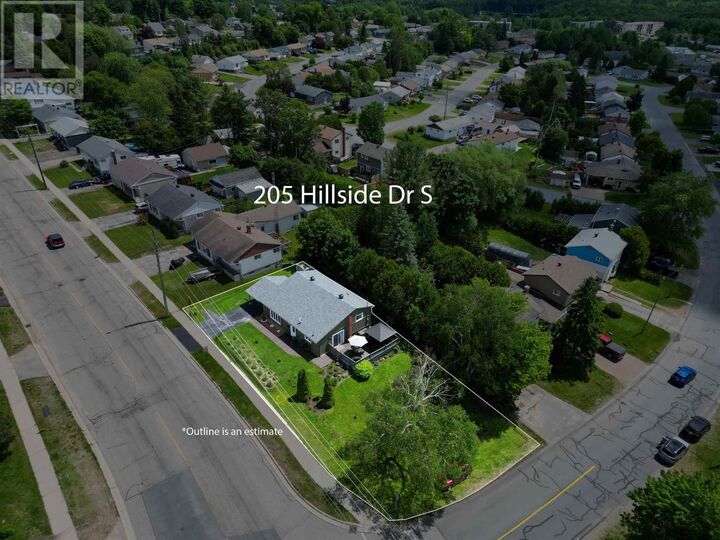 Property Photo:  205 Hillside Dr S  ON P5A 1N4 