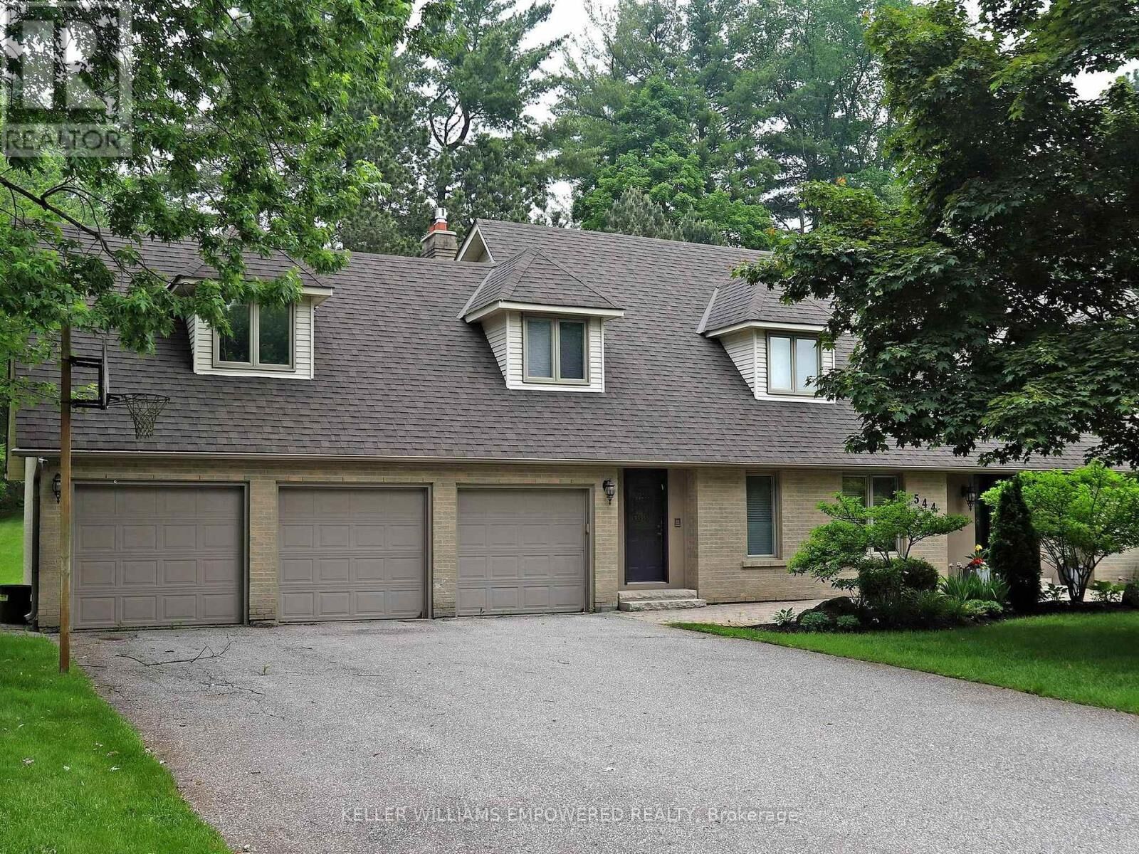 Property Photo:  544 Woodland Acres Crescent  ON L6A 1G2 