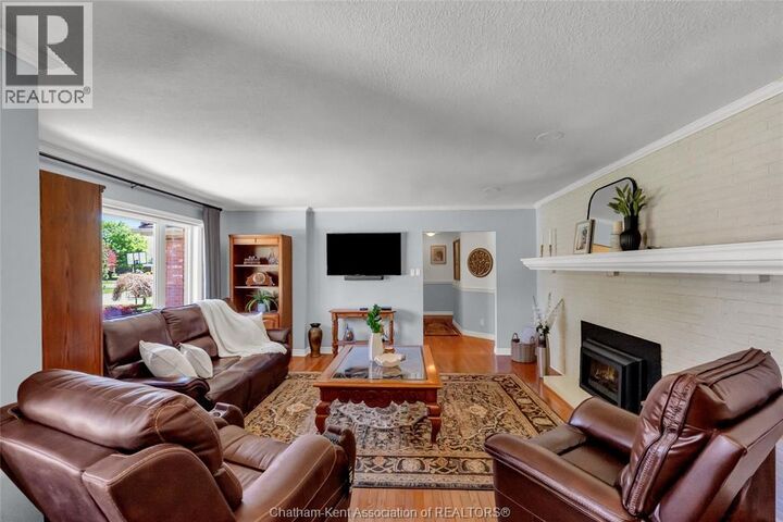 Property Photo:  27 Cramar Crescent  ON N7M 6G3 