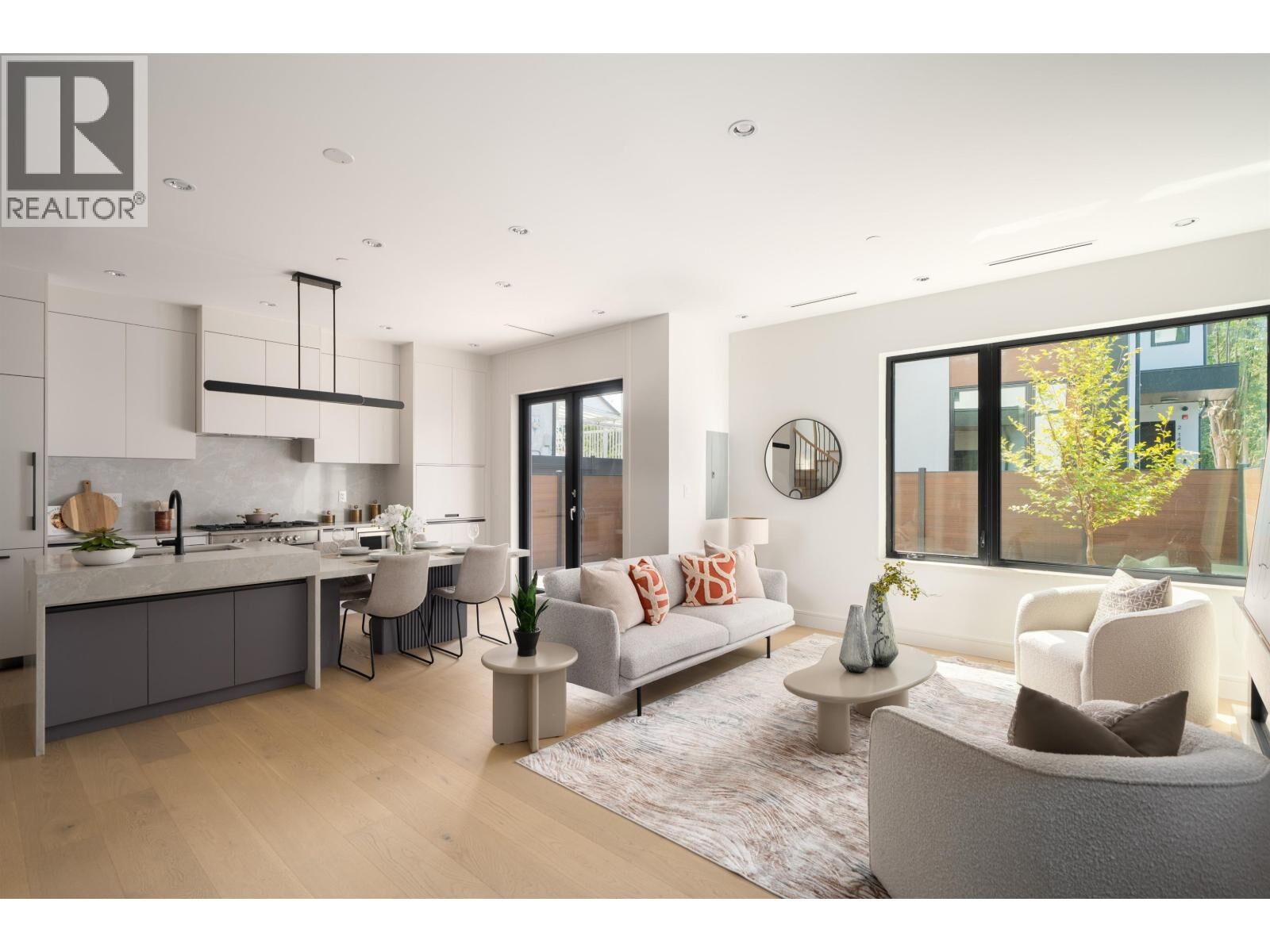Property Photo:  1450 East 30th Avenue 2  BC V5N 3A2 