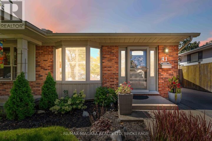 Property Photo:  41 Fox Trail Drive  ON L2S 3T7 