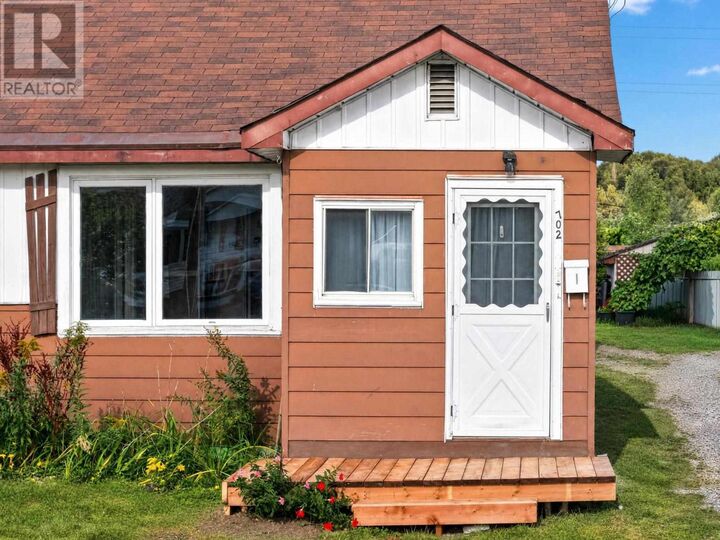 Property Photo:  702 Lennox Ave  ON P6C 3P8 