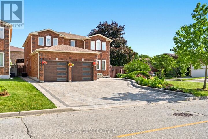 Property Photo:  82 Justus Drive  ON L4C 0A1 