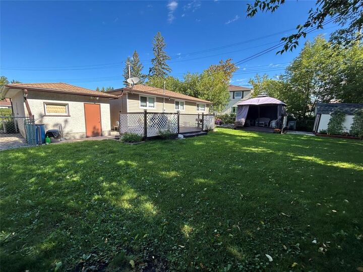 Property Photo:  25 Holly Street  MB R0E 1M0 
