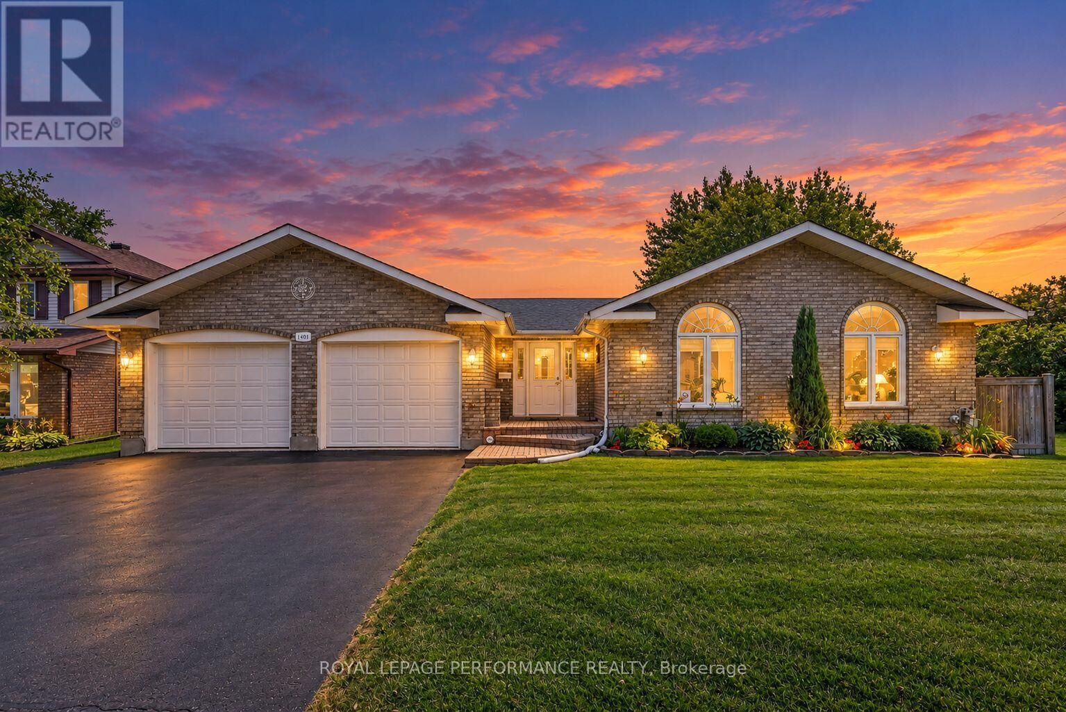 Property Photo:  1401 Holy Cross Boulevard  ON K6H 6Z5 