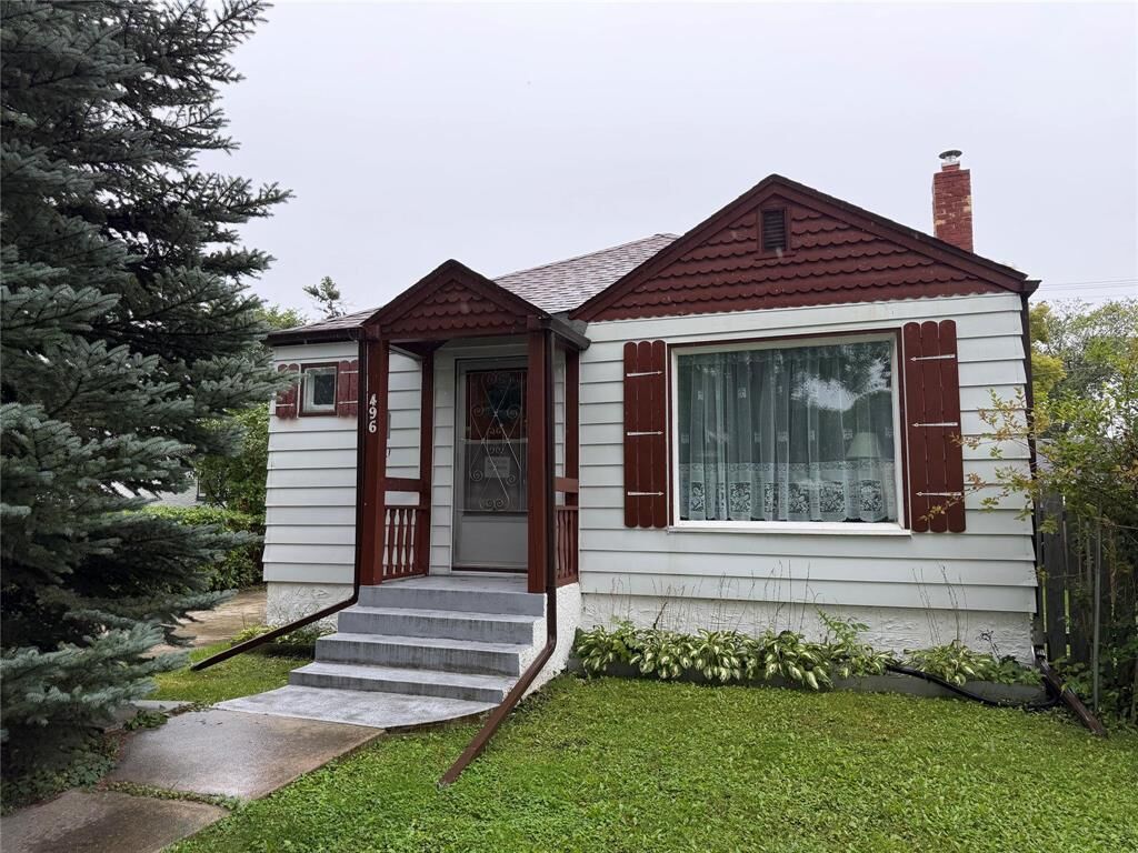 Property Photo: 496 Jefferson Avenue MB R2V 0N6