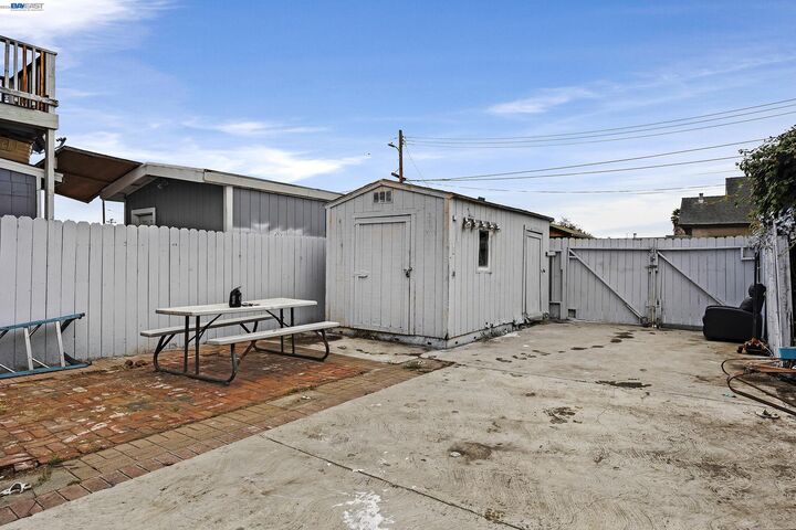 Property Photo: 1908 Pennsylvania Ave CA 94801