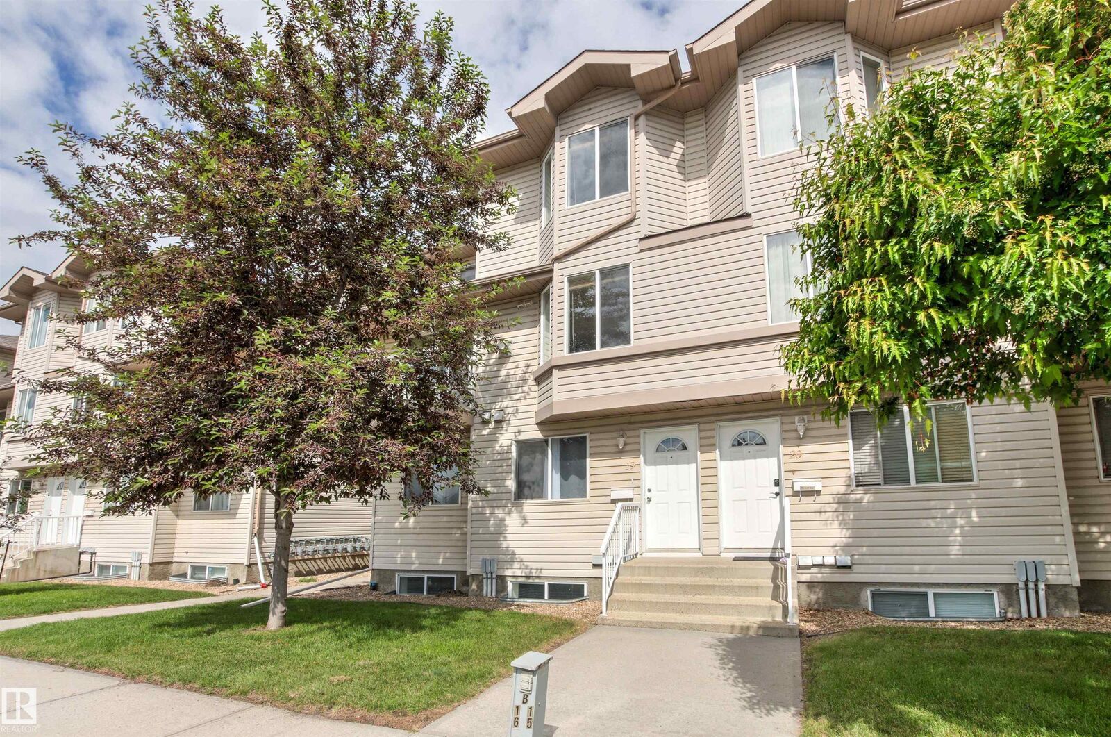 Property Photo:  2505 42 Street NW 19  AB T6L 7G8 