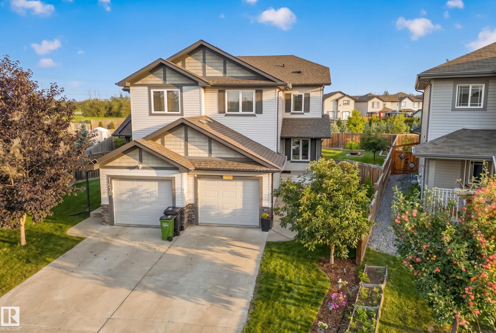 Property Photo:  12528 172 Avenue NW  AB T5X 0E6 