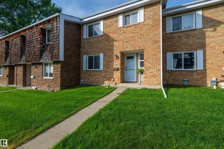 Property Photo:  164 Great Oaks  AB T8A 0V8 