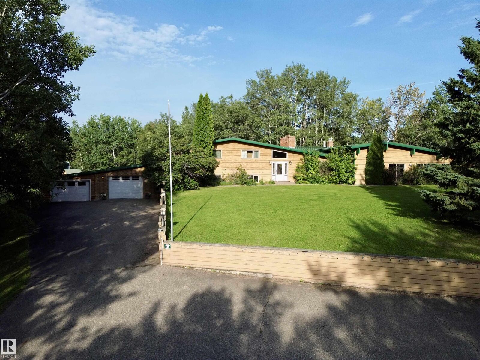 Property Photo:  53001 Rge Road 14  AB T0E 0H0 