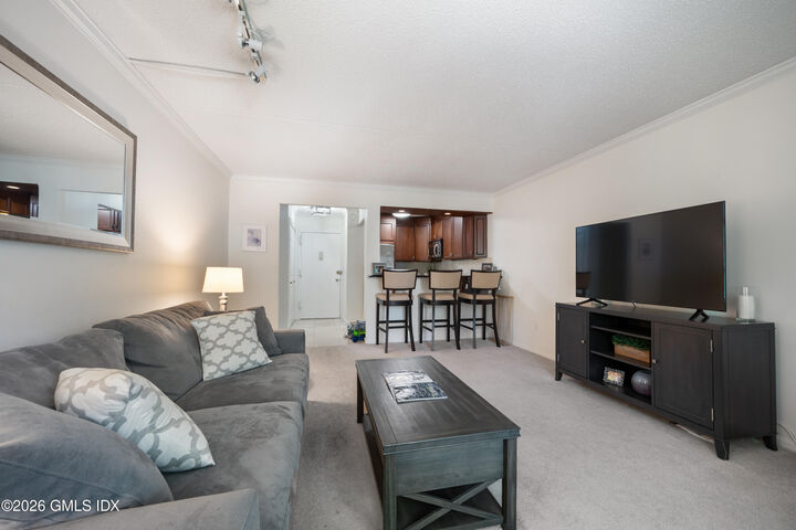 Property Photo:  1525 E Putnam Avenue Apt 307  CT 06830 