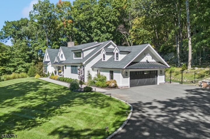 Property Photo:  456 Laurel Ter  NJ 07405 