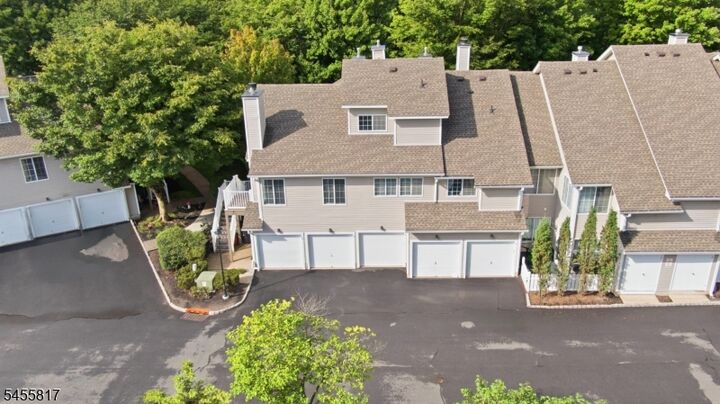 Property Photo:  10 Stevens Court Ondo  NJ 07921 