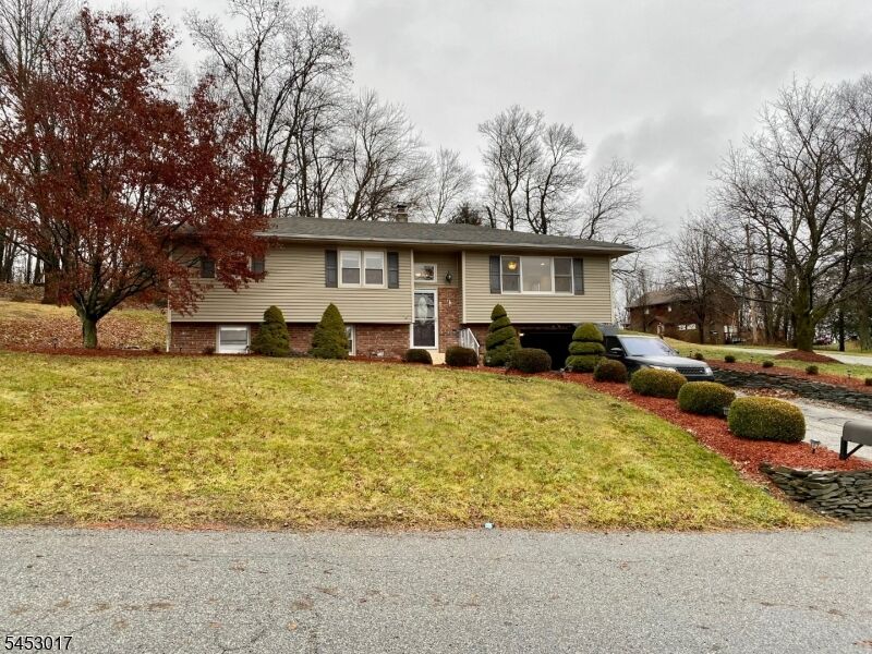Property Photo:  2 Geraldine Dr  NJ 07461 