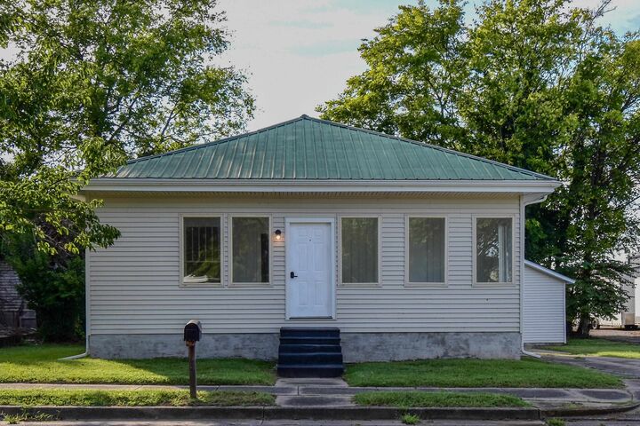 Property Photo:  409 N Monroe Street  KY 42459-1530 