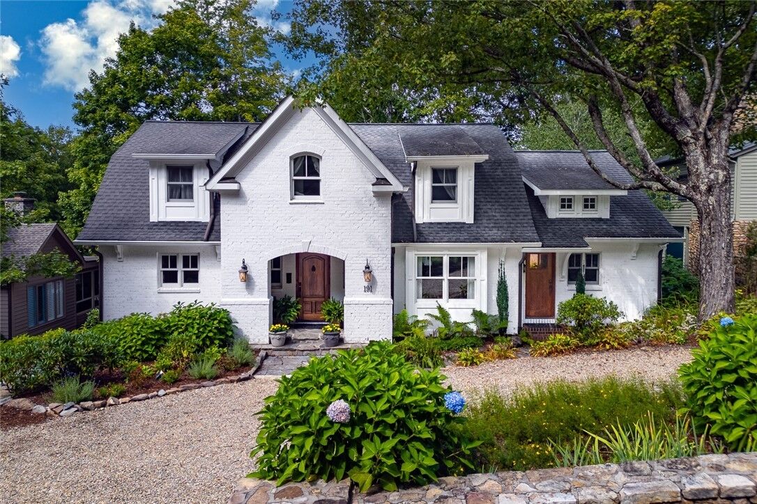 Property Photo:  191 Chestnut Drive  NC 28605 