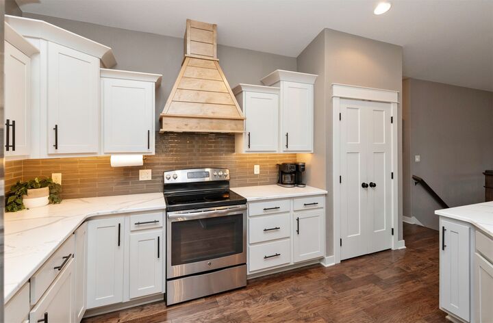 Property Photo:  645 NE Traverse Drive  IA 50263 
