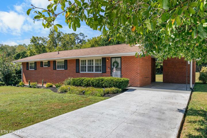 Property Photo: 3105 Hazelwood Rd TN 37921