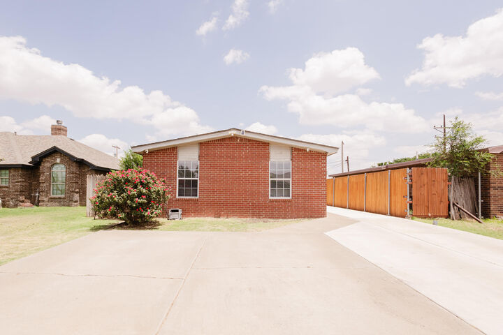 Property Photo: 614 Locust Street TX 79329