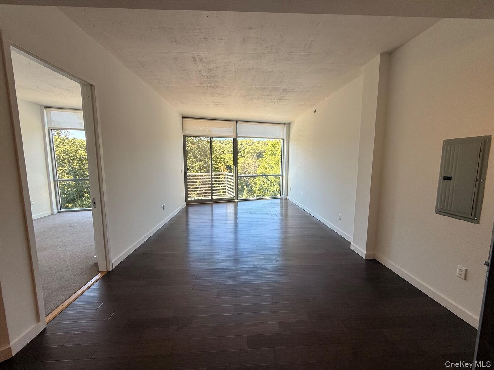 Property Photo:  250 S Central Park Avenue 4D  NY 10530 